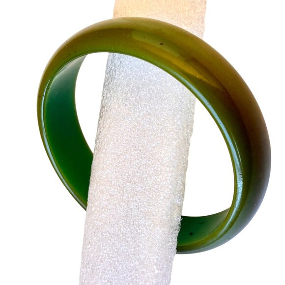 Vintage Bakelite Bangle Bracelet Green Smooth - Picture 11 of 11